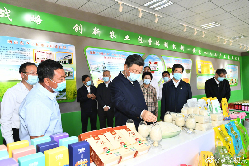 習(xí)近平在銀川考察調(diào)研01.jpg 習(xí)近平在銀川考察調(diào)研01.jpg